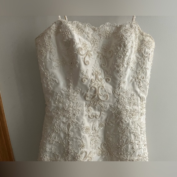 Wedding dress, removable under-skirt, Alfred Angelo, worn once, size 6 - Picture 12 of 15